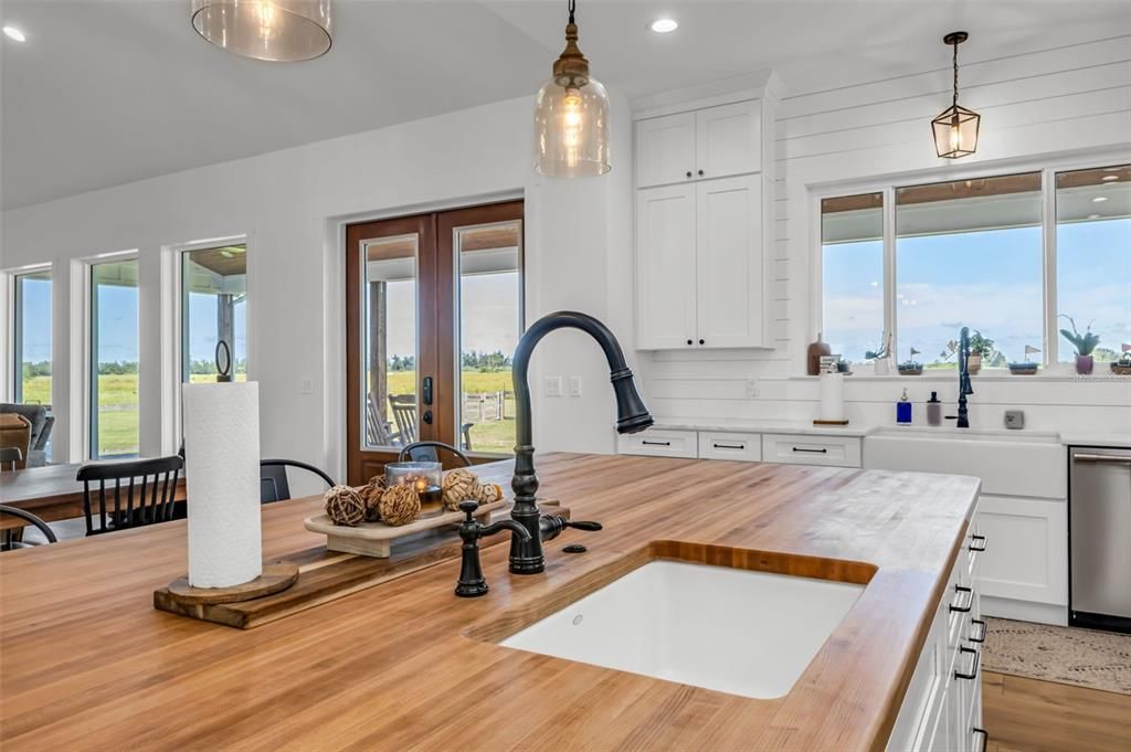 На продажу: $1,100,000 (3 спален, 2 ванн, 2825 Квадратных фут)