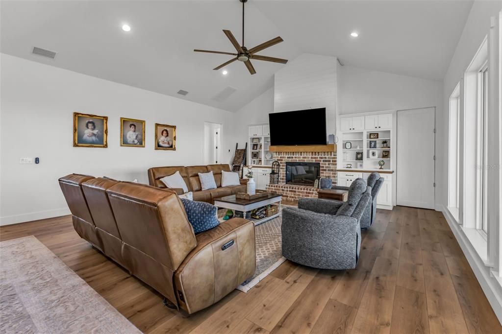 На продажу: $1,100,000 (3 спален, 2 ванн, 2825 Квадратных фут)