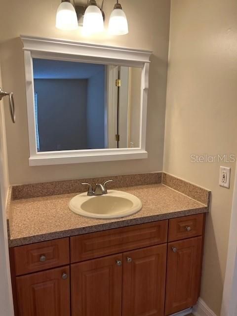 Active With Contract: $1,595 (2 beds, 2 baths, 898 Square Feet)