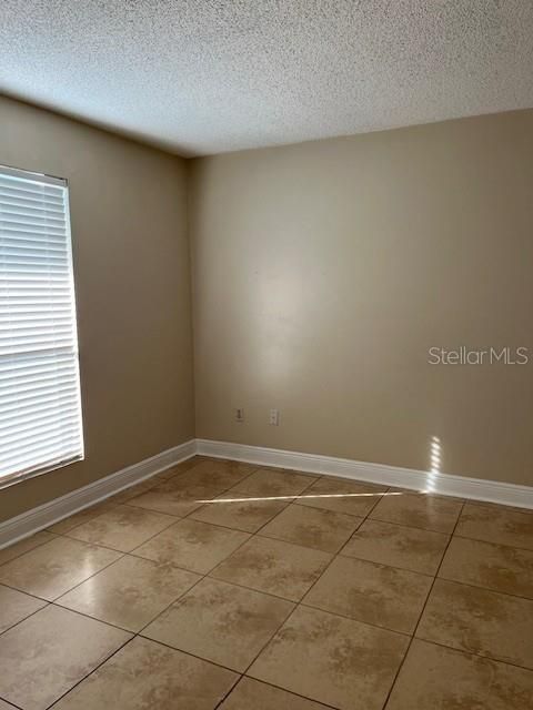 Active With Contract: $1,595 (2 beds, 2 baths, 898 Square Feet)