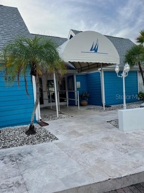 Active With Contract: $1,595 (2 beds, 2 baths, 898 Square Feet)