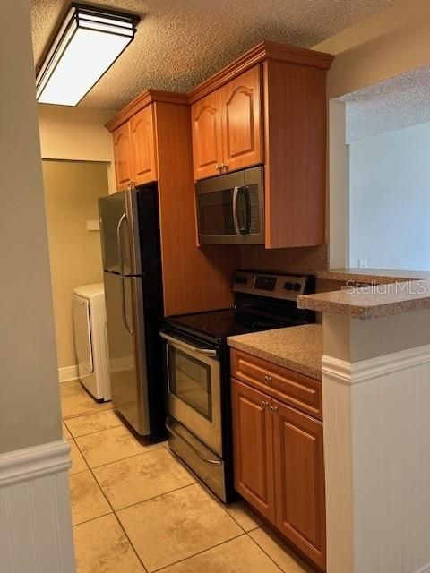 Active With Contract: $1,595 (2 beds, 2 baths, 898 Square Feet)