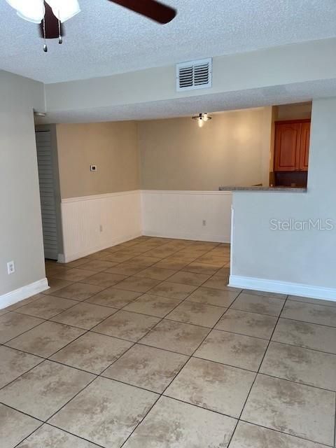 Active With Contract: $1,595 (2 beds, 2 baths, 898 Square Feet)