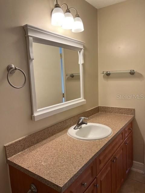 Active With Contract: $1,595 (2 beds, 2 baths, 898 Square Feet)