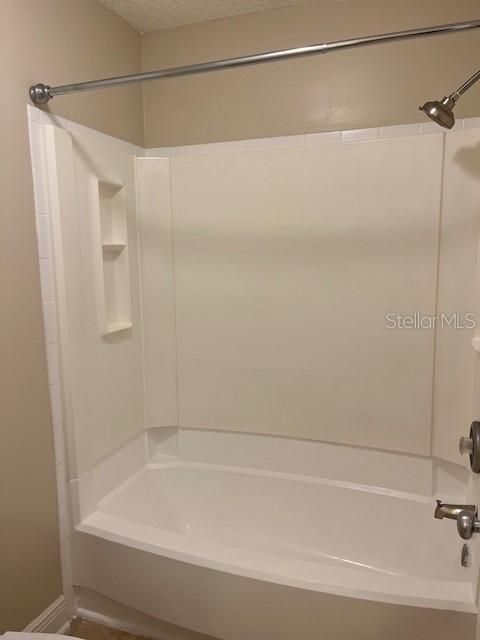 Active With Contract: $1,595 (2 beds, 2 baths, 898 Square Feet)