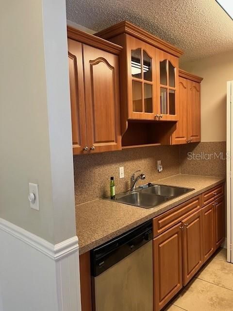 Active With Contract: $1,595 (2 beds, 2 baths, 898 Square Feet)