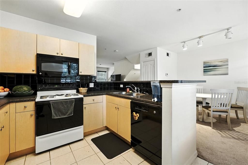 В аренду: $2,500 (3 спален, 2 ванн, 1640 Квадратных фут)