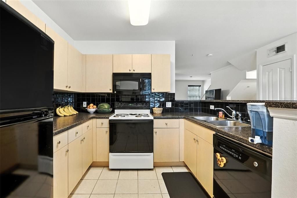 В аренду: $2,500 (3 спален, 2 ванн, 1640 Квадратных фут)