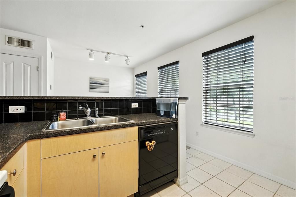 В аренду: $2,500 (3 спален, 2 ванн, 1640 Квадратных фут)