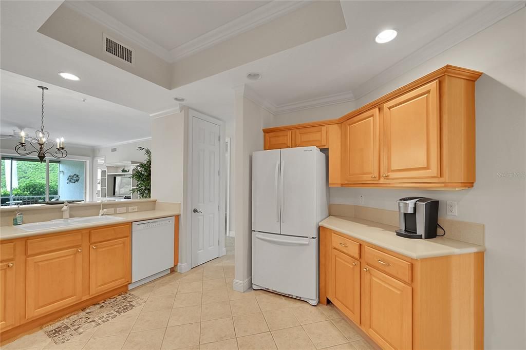 For Sale: $460,000 (3 beds, 2 baths, 1798 Square Feet)