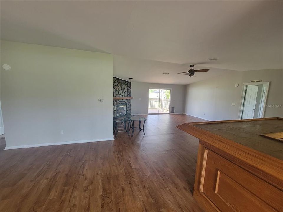 В аренду: $1,800 (3 спален, 2 ванн, 2045 Квадратных фут)