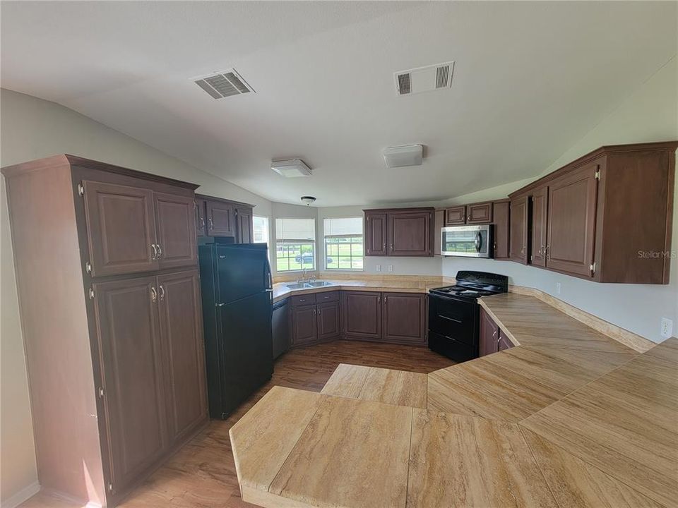 В аренду: $1,800 (3 спален, 2 ванн, 2045 Квадратных фут)