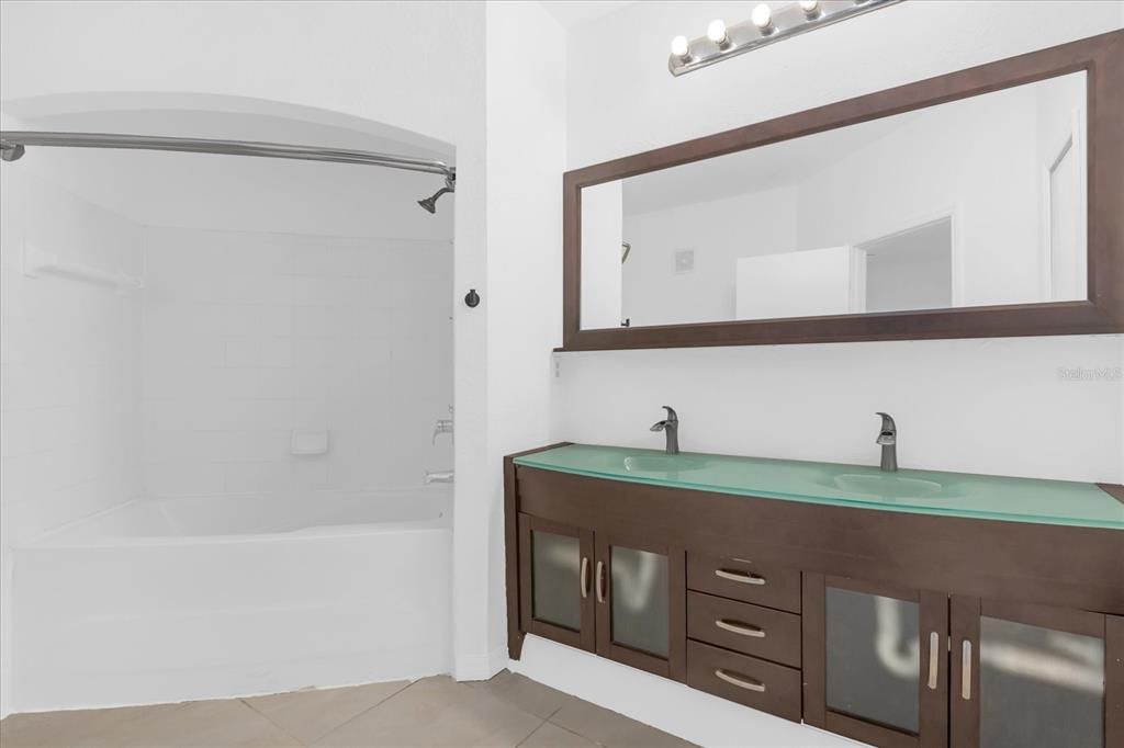 En Venta: $190,000 (3 camas, 2 baños, 1455 Pies cuadrados)