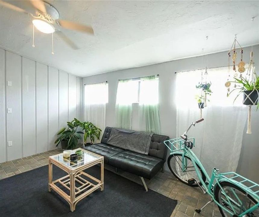 На продажу: $190,000 (3 спален, 2 ванн, 1408 Квадратных фут)