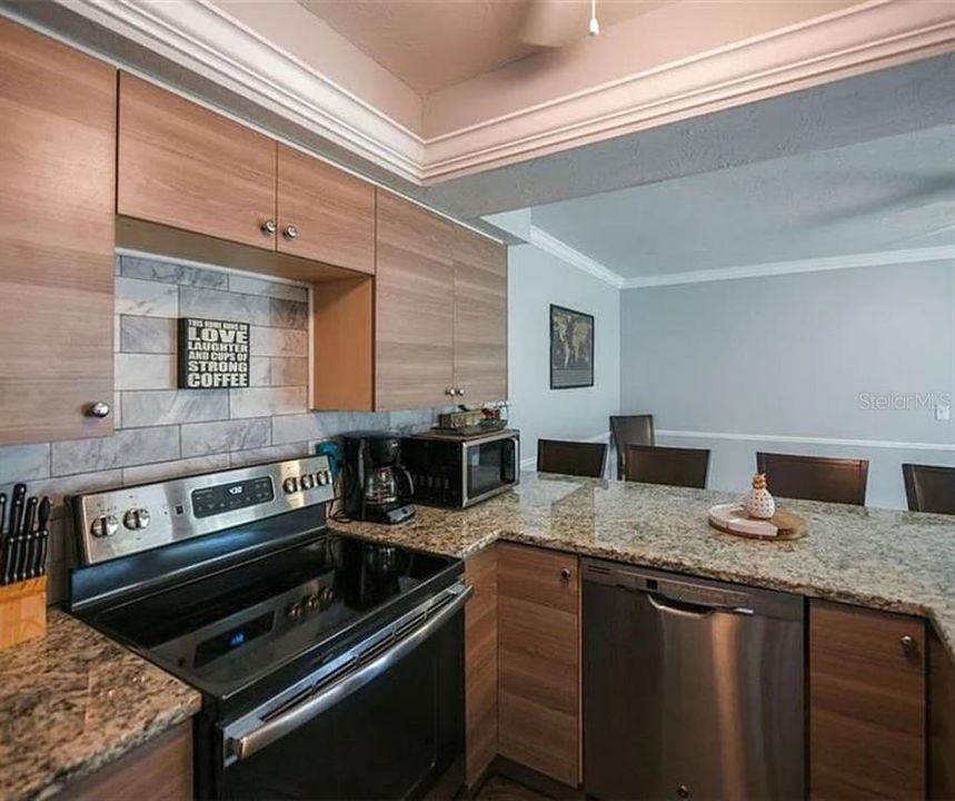 На продажу: $190,000 (3 спален, 2 ванн, 1408 Квадратных фут)