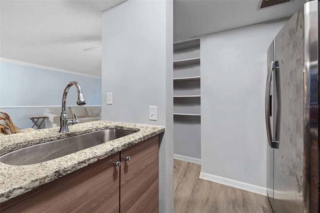 На продажу: $190,000 (3 спален, 2 ванн, 1408 Квадратных фут)