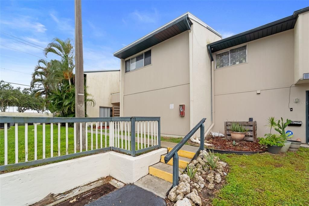 На продажу: $190,000 (3 спален, 2 ванн, 1408 Квадратных фут)