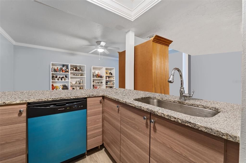 На продажу: $190,000 (3 спален, 2 ванн, 1408 Квадратных фут)