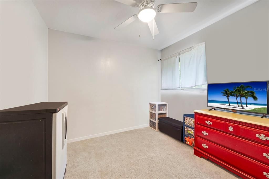 На продажу: $190,000 (3 спален, 2 ванн, 1408 Квадратных фут)