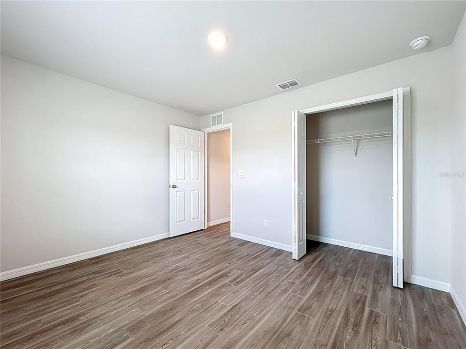 合同活跃: $258,900 (3 贝兹, 2 浴室, 1357 平方英尺)