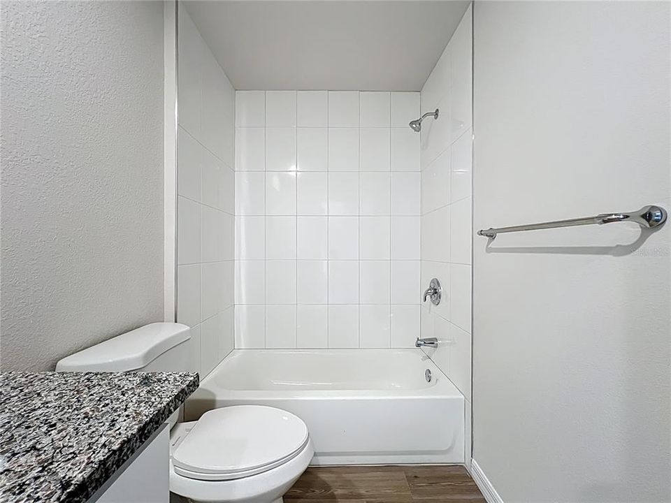 合同活跃: $258,900 (3 贝兹, 2 浴室, 1357 平方英尺)