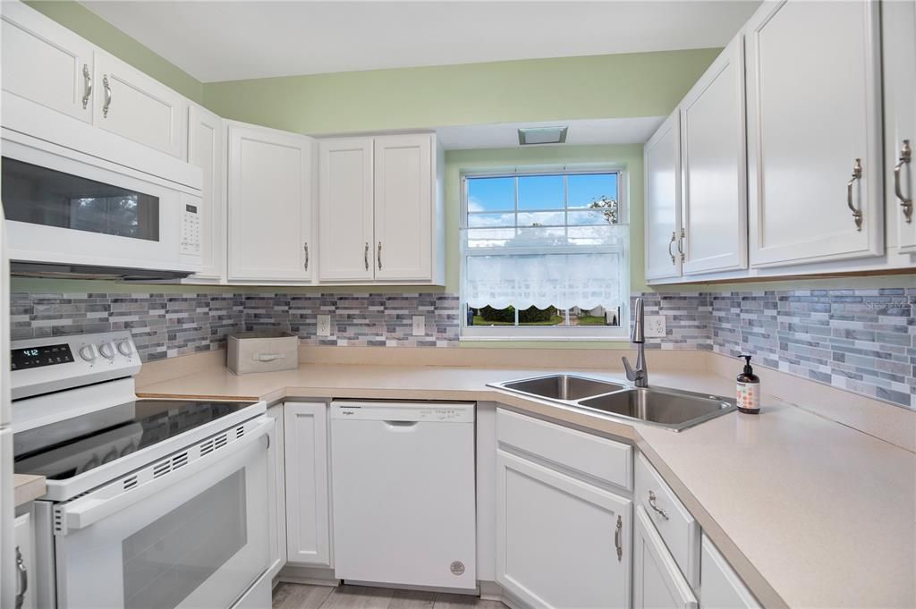 На продажу: $199,000 (2 спален, 2 ванн, 1091 Квадратных фут)