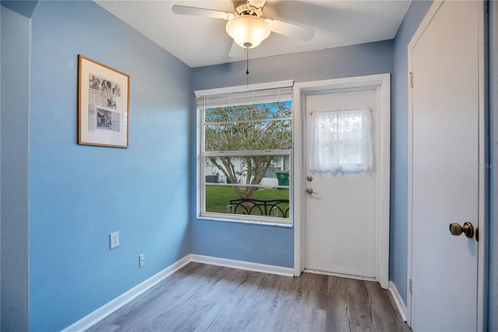 На продажу: $199,000 (2 спален, 2 ванн, 1091 Квадратных фут)