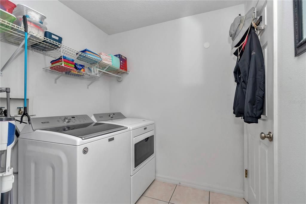 Activo con contrato: $320,000 (3 camas, 2 baños, 1525 Pies cuadrados)