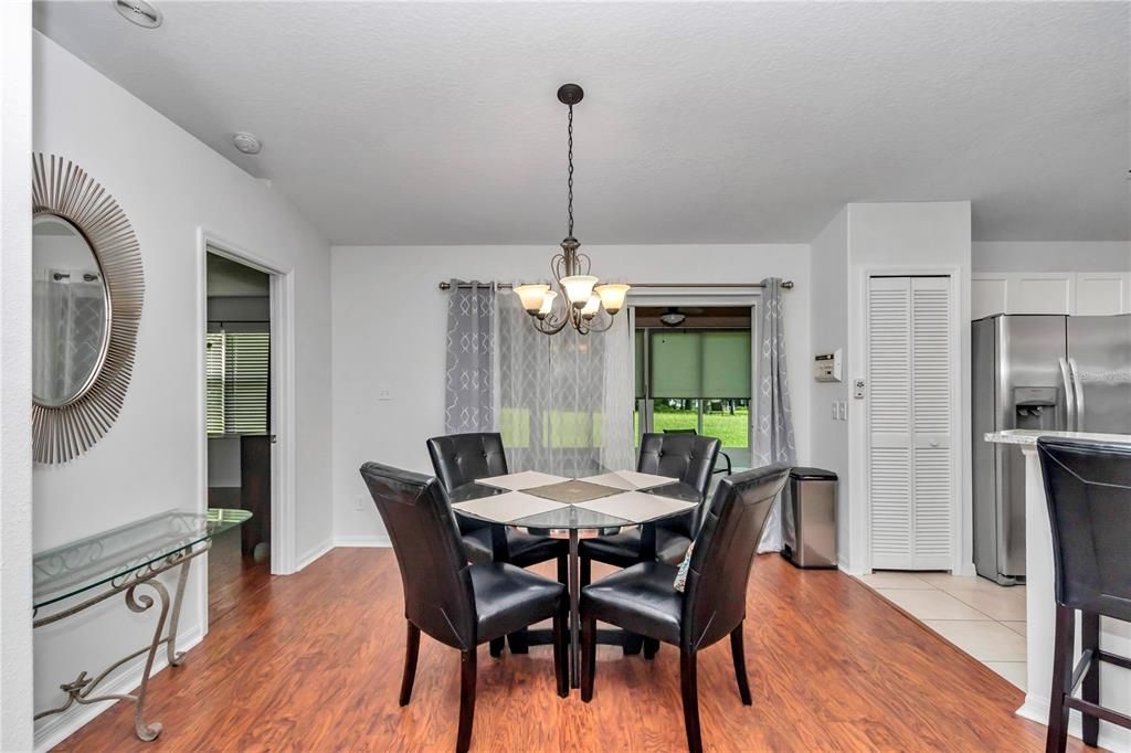 Activo con contrato: $320,000 (3 camas, 2 baños, 1525 Pies cuadrados)