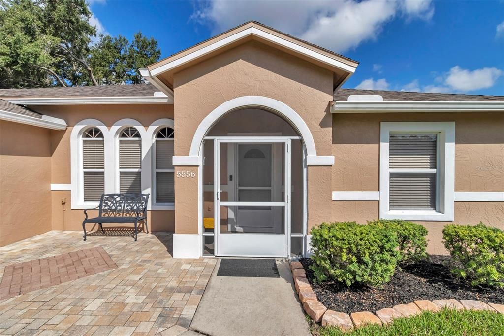 Activo con contrato: $320,000 (3 camas, 2 baños, 1525 Pies cuadrados)