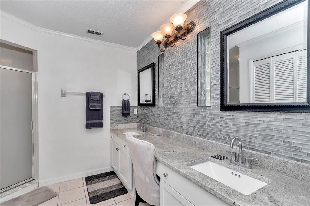 Activo con contrato: $320,000 (3 camas, 2 baños, 1525 Pies cuadrados)