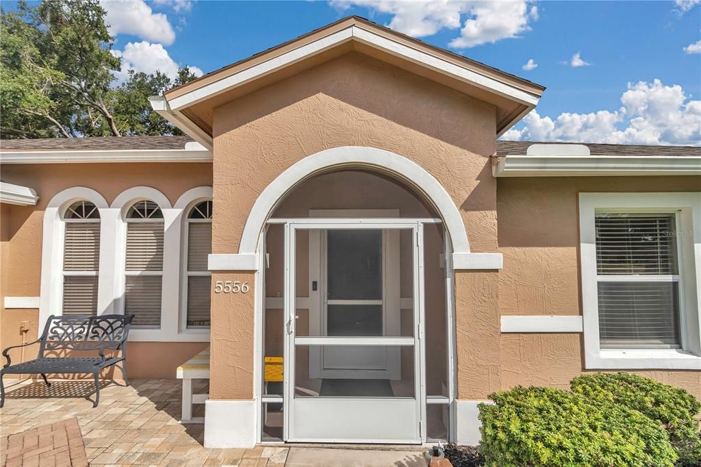 Activo con contrato: $320,000 (3 camas, 2 baños, 1525 Pies cuadrados)