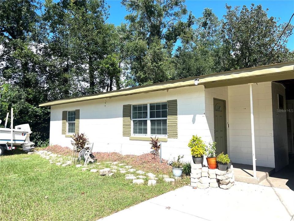 Active With Contract: $150,000 (2 beds, 1 baths, 726 Square Feet)