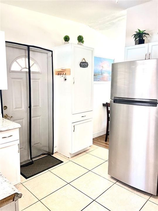 Active With Contract: $150,000 (2 beds, 1 baths, 726 Square Feet)