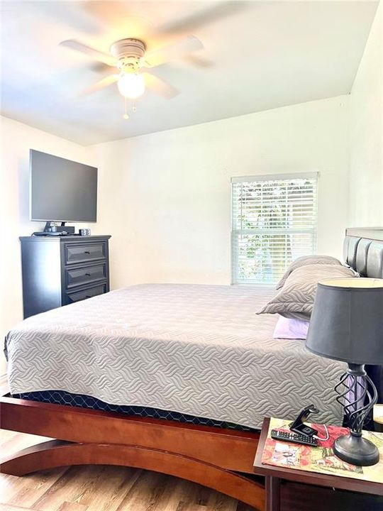 Active With Contract: $150,000 (2 beds, 1 baths, 726 Square Feet)