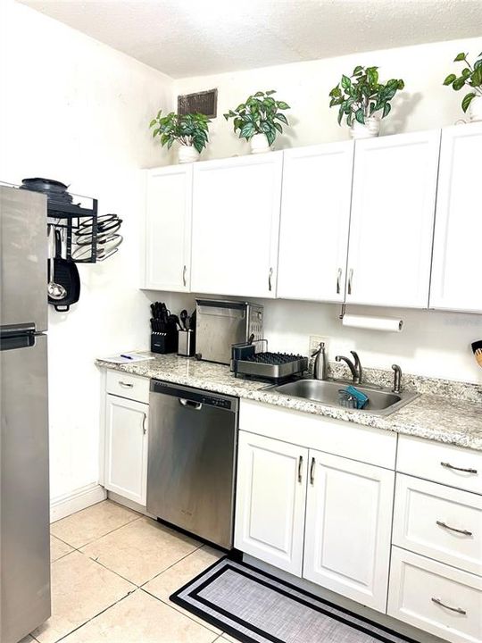 Active With Contract: $150,000 (2 beds, 1 baths, 726 Square Feet)