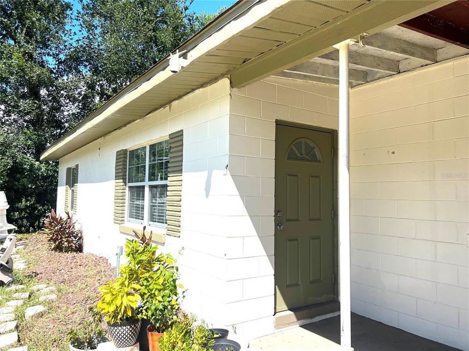 Active With Contract: $150,000 (2 beds, 1 baths, 726 Square Feet)