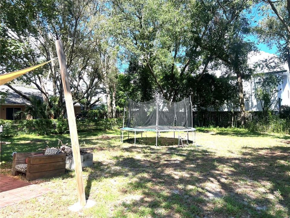 Active With Contract: $150,000 (2 beds, 1 baths, 726 Square Feet)