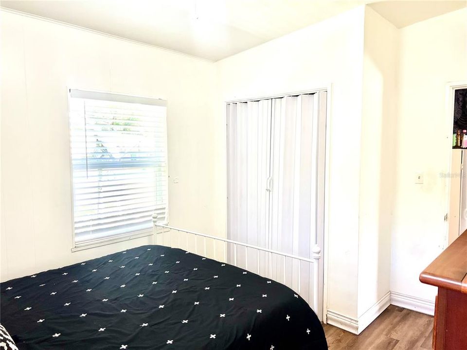 Active With Contract: $150,000 (2 beds, 1 baths, 726 Square Feet)