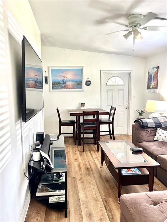 Active With Contract: $150,000 (2 beds, 1 baths, 726 Square Feet)