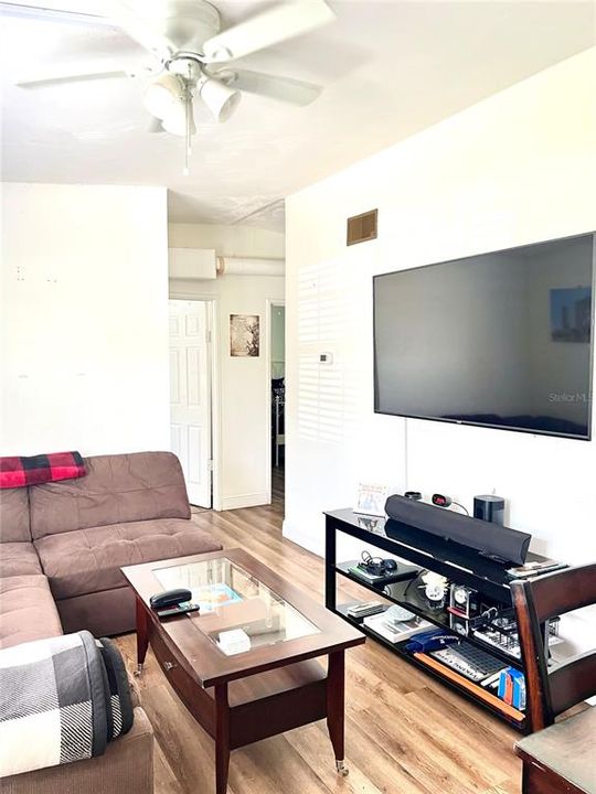Active With Contract: $150,000 (2 beds, 1 baths, 726 Square Feet)