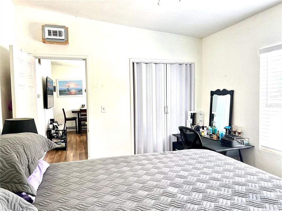 Active With Contract: $150,000 (2 beds, 1 baths, 726 Square Feet)