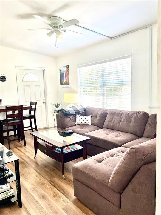 Active With Contract: $150,000 (2 beds, 1 baths, 726 Square Feet)