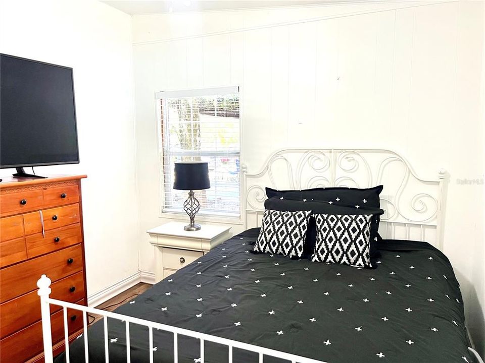 Active With Contract: $150,000 (2 beds, 1 baths, 726 Square Feet)