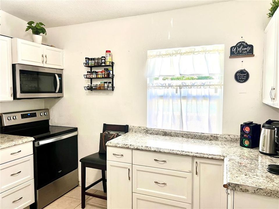 Active With Contract: $150,000 (2 beds, 1 baths, 726 Square Feet)