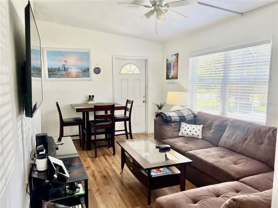 Active With Contract: $150,000 (2 beds, 1 baths, 726 Square Feet)