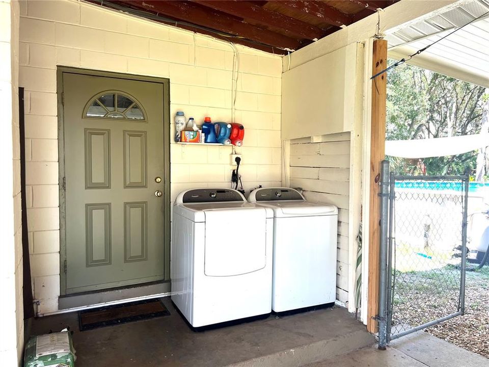 Active With Contract: $150,000 (2 beds, 1 baths, 726 Square Feet)