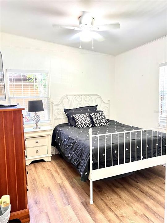 Active With Contract: $150,000 (2 beds, 1 baths, 726 Square Feet)