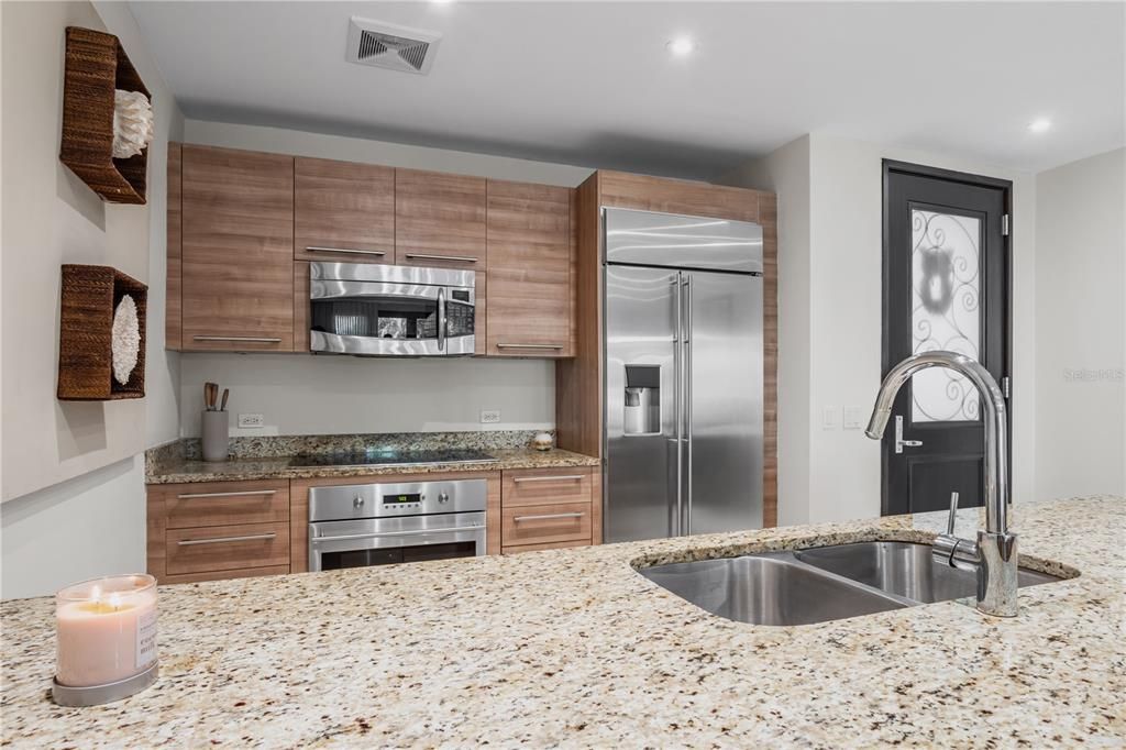 For Rent: $12,000 (2 beds, 3 baths, 1823 Square Feet)