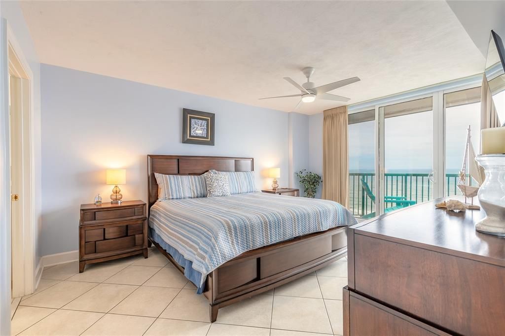 En Venta: $699,999 (3 camas, 3 baños, 2233 Pies cuadrados)